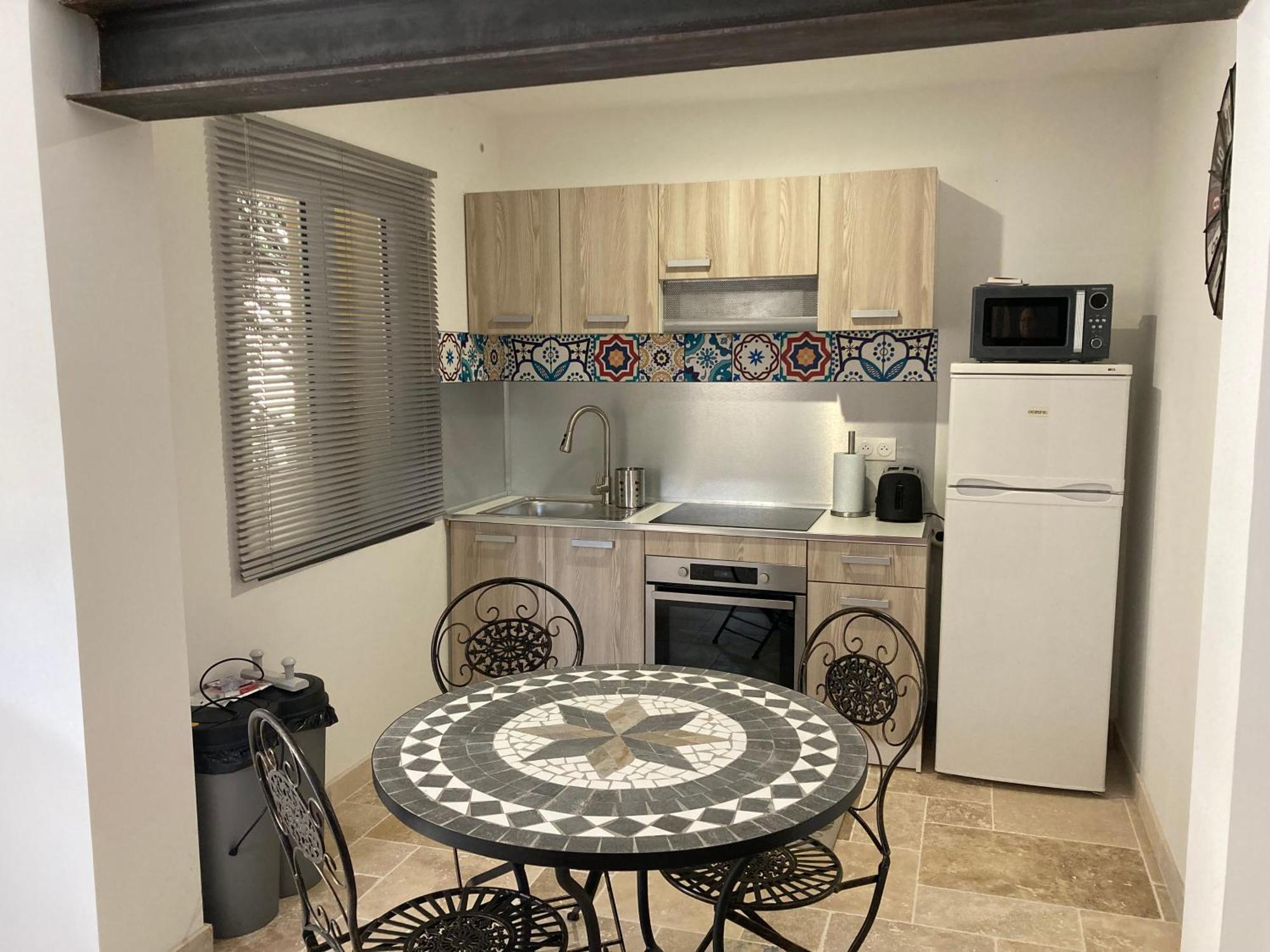 Le Studio D Aurelie Avec Spa Ete En Pleine Campagne Et Proche De Toute Commodite Roquemaure  Exteriör bild