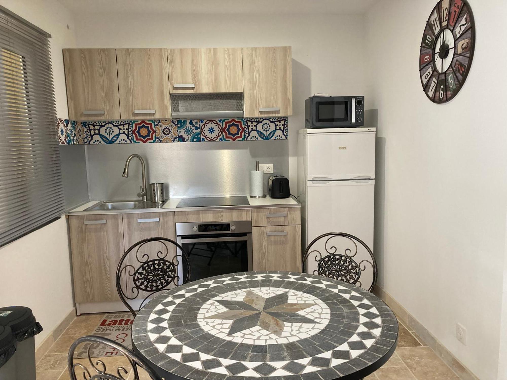 Le Studio D Aurelie Avec Spa Ete En Pleine Campagne Et Proche De Toute Commodite Roquemaure  Exteriör bild