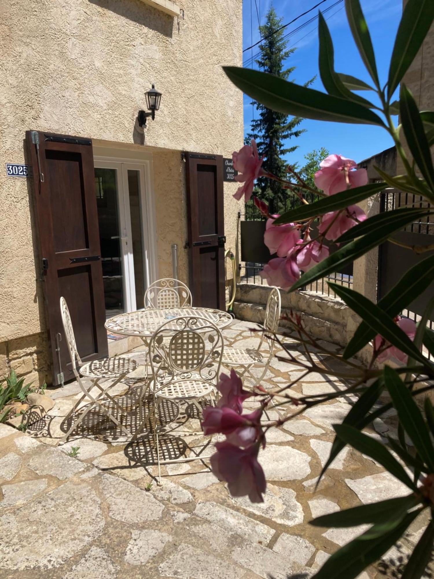 Le Studio D Aurelie Avec Spa Ete En Pleine Campagne Et Proche De Toute Commodite Roquemaure  Exteriör bild