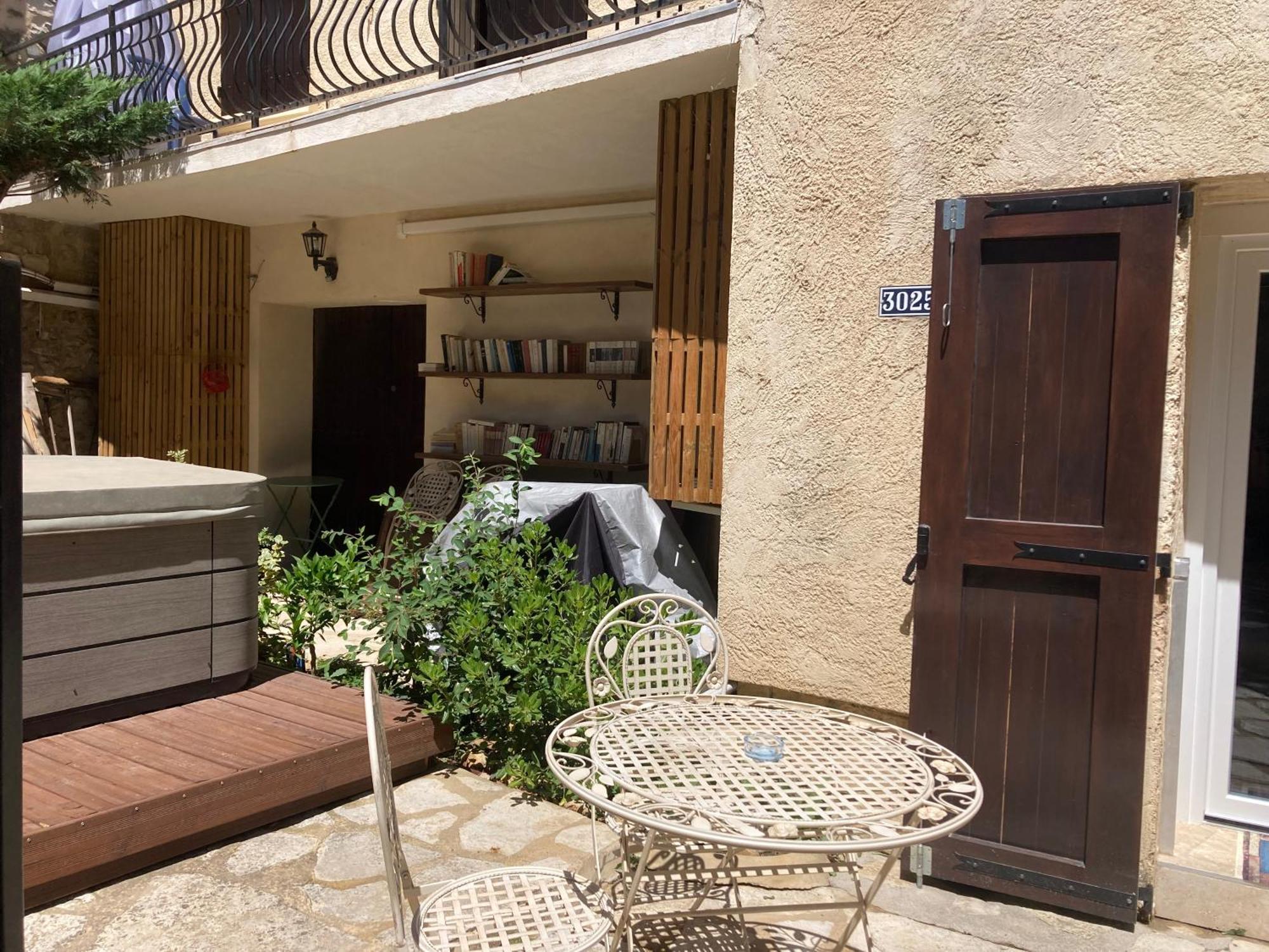 Le Studio D Aurelie Avec Spa Ete En Pleine Campagne Et Proche De Toute Commodite Roquemaure  Exteriör bild