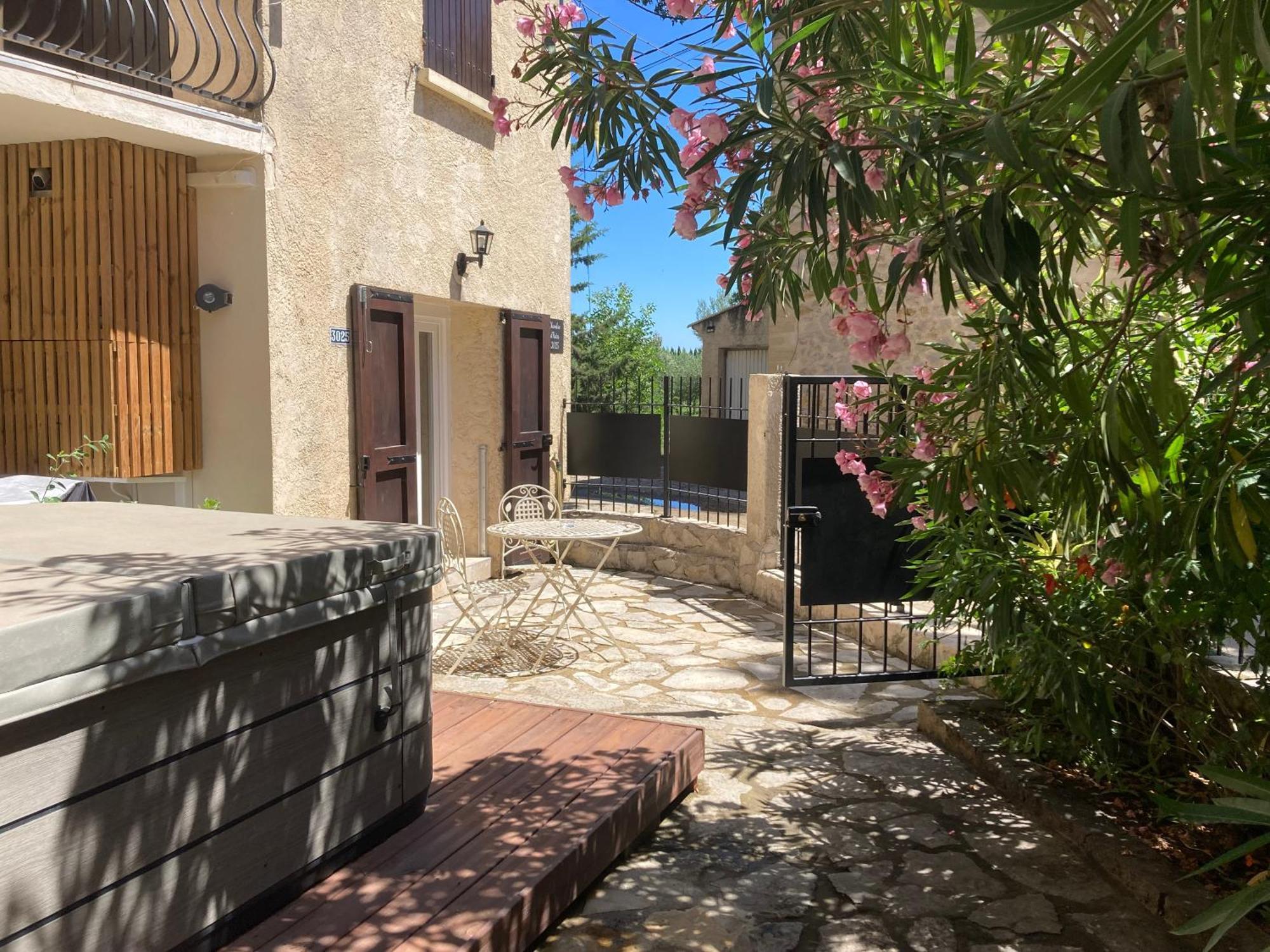 Le Studio D Aurelie Avec Spa Ete En Pleine Campagne Et Proche De Toute Commodite Roquemaure  Exteriör bild