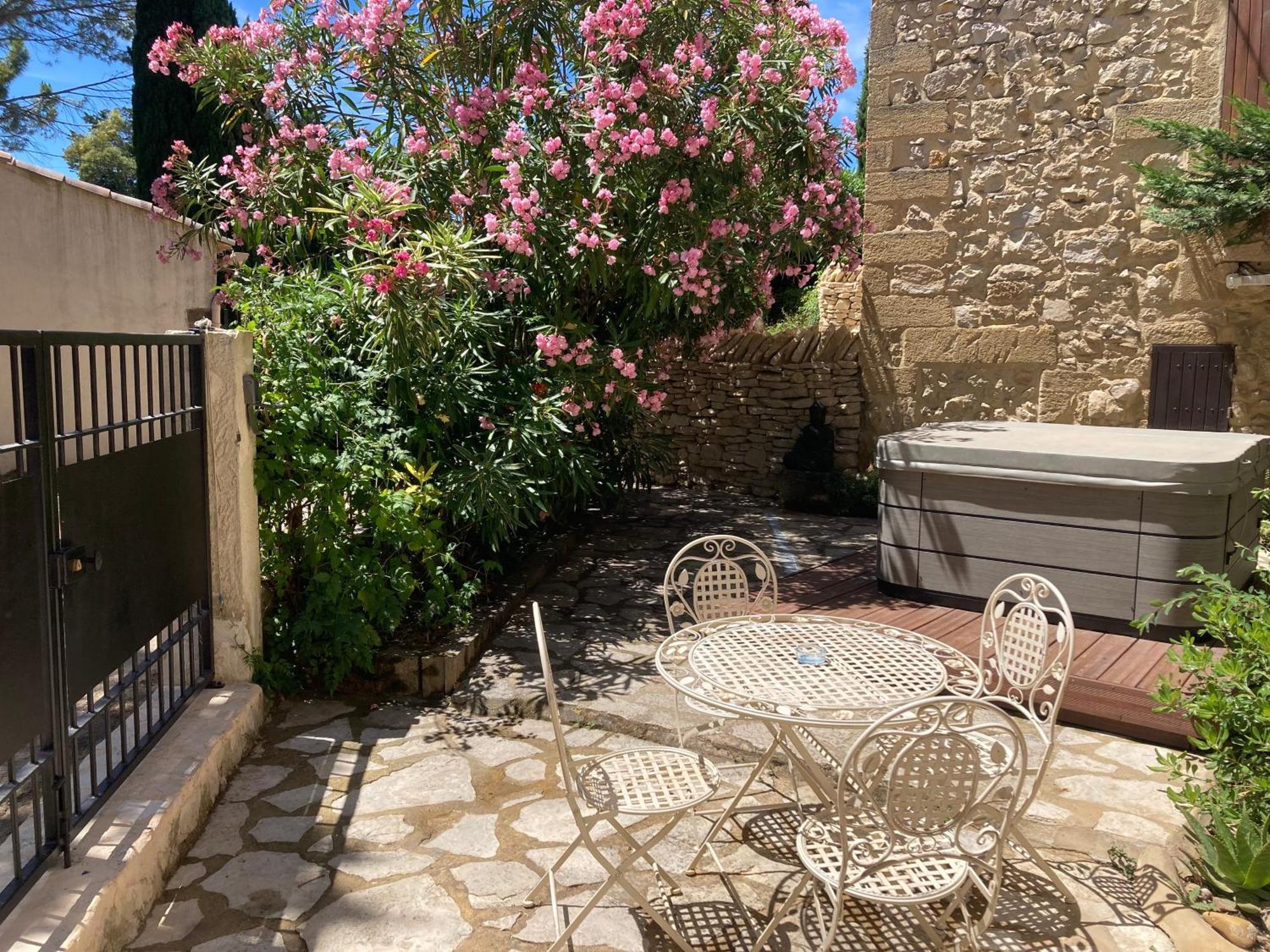 Le Studio D Aurelie Avec Spa Ete En Pleine Campagne Et Proche De Toute Commodite Roquemaure  Exteriör bild