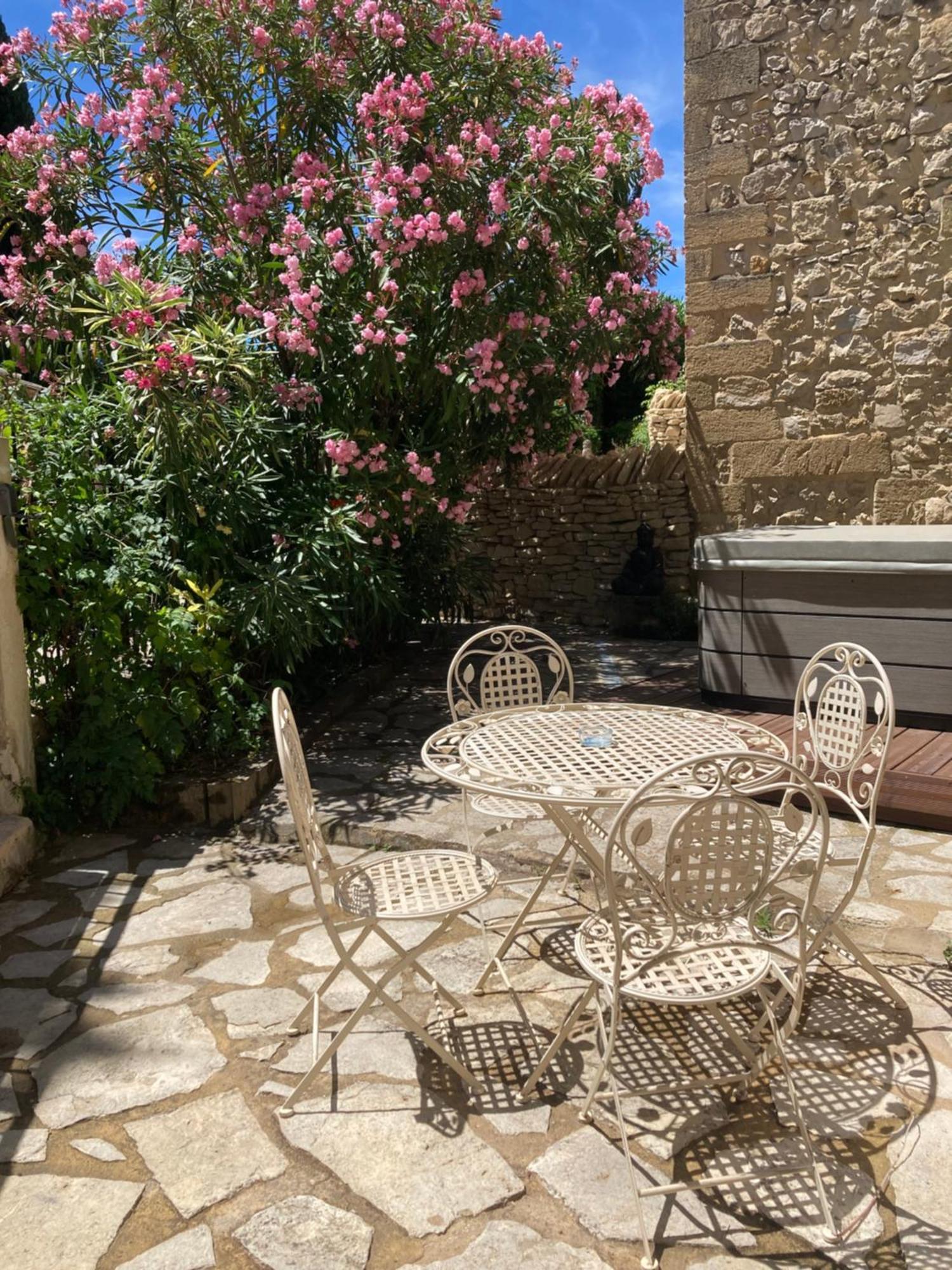 Le Studio D Aurelie Avec Spa Ete En Pleine Campagne Et Proche De Toute Commodite Roquemaure  Exteriör bild